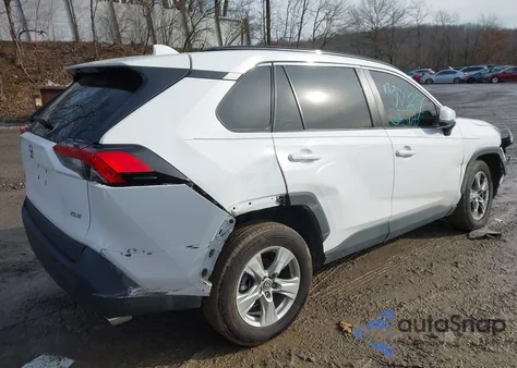 2021 Toyota Rav4 Xle z USA, uszkodzony, nr VIN 2T3W1RFV1MC120066